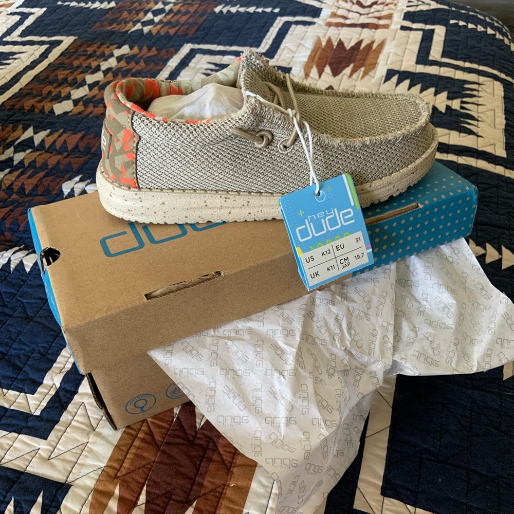 NEW Youth Wally Hey Dude shoes, size 12, Sox tan